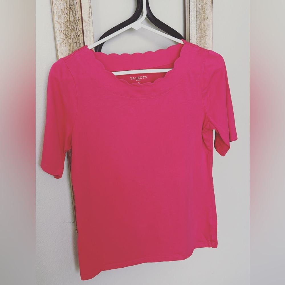 Talbots small/p pink scallop neck top